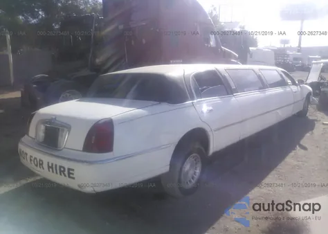 1998 Lincoln Town Car Executive z USA, uszkodzony, nr VIN 1L1FM81W0WY693966